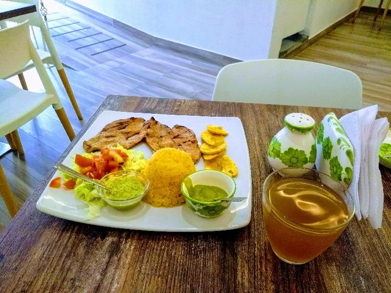 Hotel Veler Restaurante Меделин Екстериор снимка
